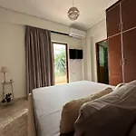 Seaside & Port Rooms-3 Min From Port! 게스트하우스 3*