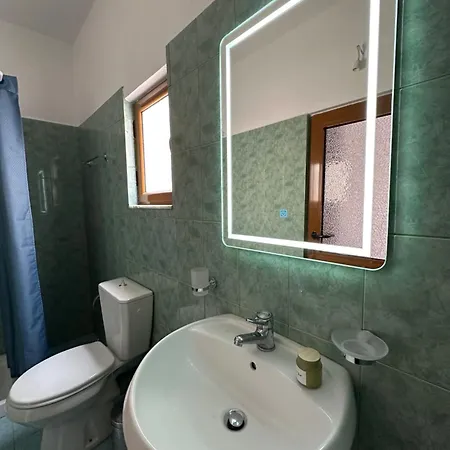 Seaside & Port Rooms-3 Min From Port! * Sarande
